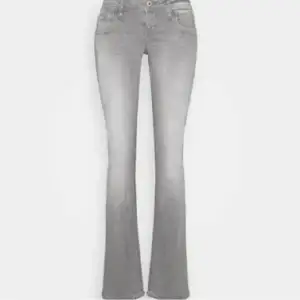 säljer mina gråa Ltb jeans då de inte kommer till användning längre💞storlek 27/32 men skulle säga att de passar både större och mindre! Hör av er för fler bilder eller fundering💞