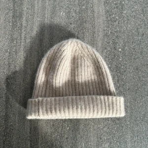 Filippa K mössa 100% Ull - Jätte fint skick, använd få gånger 