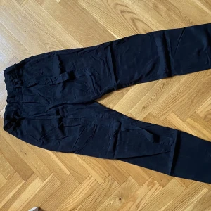 Svarta kostymbyxor  - Använda lite