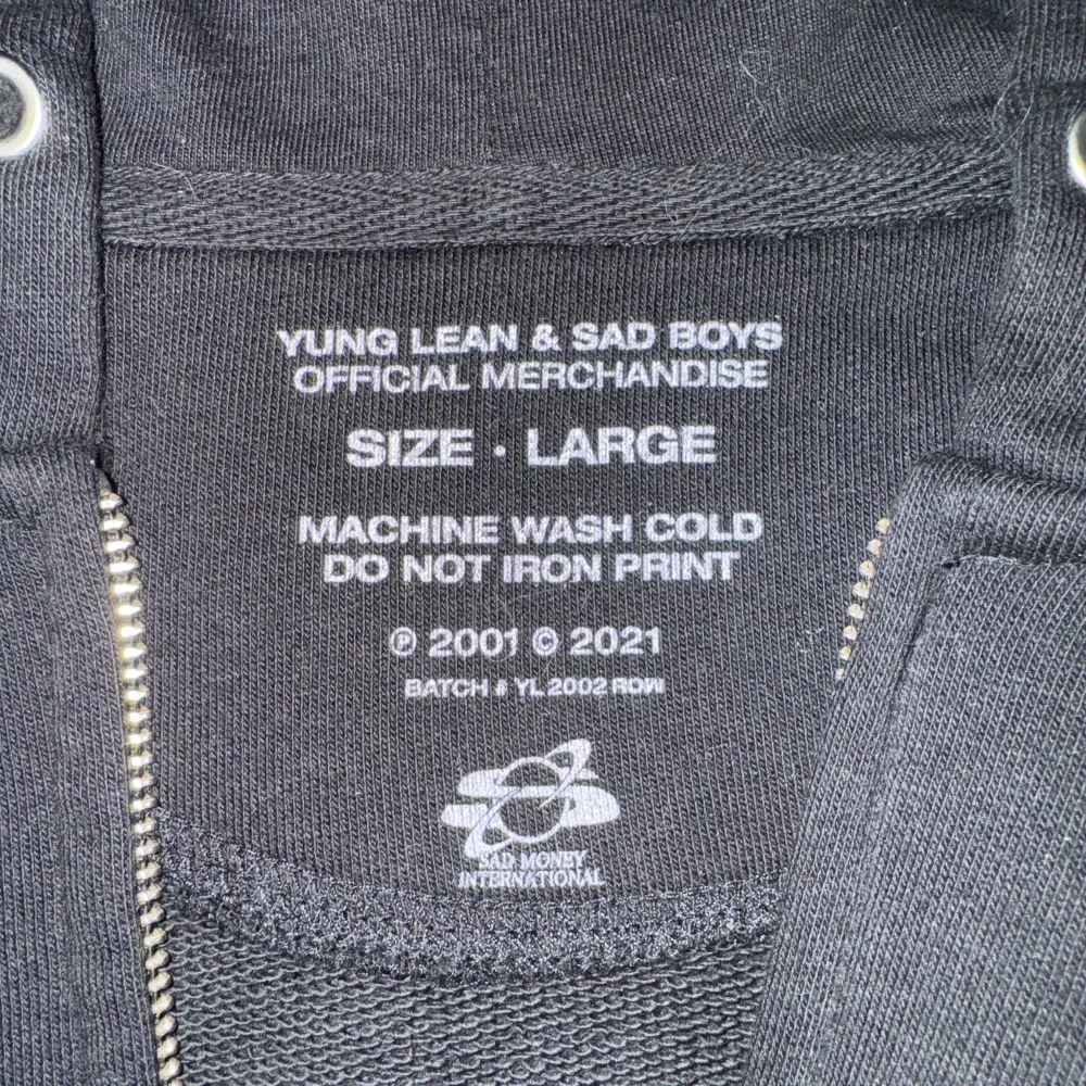 Säljer en äkta Yung Lean Starz merch hoodie från Scandinavian tour. Går ej att få tag på numera. Storlek large men passar medium också.. Hoodies.