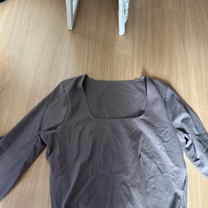 Träningströja iciwill - Träningstopp iciwill  Endast testad  Sorlek M Färg brun 