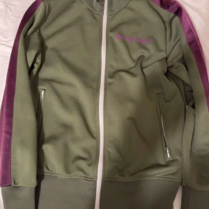 Palm angels kofta - Äkta köpt på kicksnstuff 9/10 skick mer bilder kontakta oss Pm angående frågor och pris