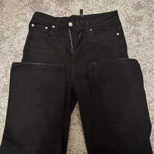 Svarta jeans från Weekday  26/30 Skick 9/10