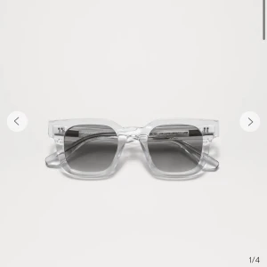Chimi 04 - Skit snygga chimi solglasögon i storlek 04 och i färgen clear. I nyskick då de knappt är använda, köpta för 1350 kr💕