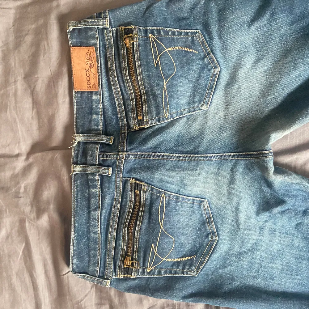 Jättefina jeans köpta secondhand. Inga defekter och skriv om du ska köpa eller har några frågor! 🫶. Jeans & Byxor.