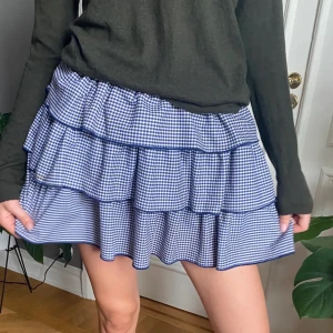 Zara kjol  - Säljer en kjol jag aldrig använd, köpte den från Sellpy men den kommer från Zara. 