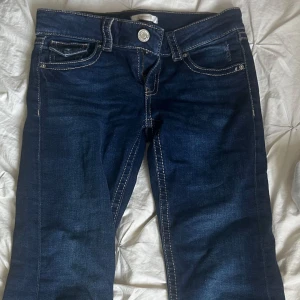 Jeans - Säljer dessa snygga jeans 