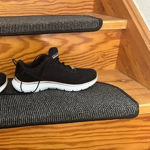 Skechers skor - Skechers skor i jättebra skick. Väldigt bekväma och endast använda 2 gånger!