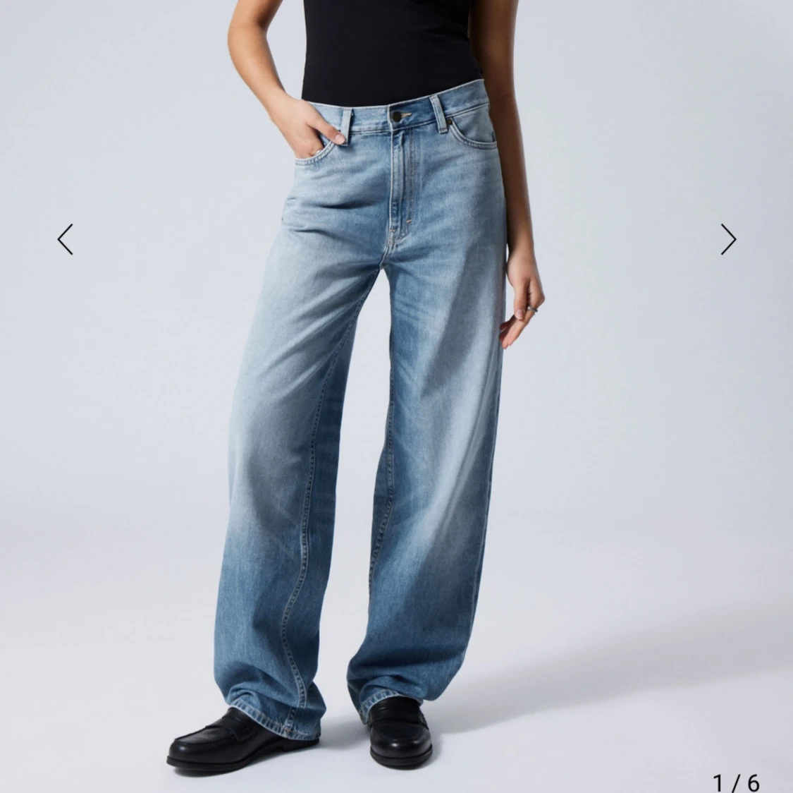 Weekday Rail Mid Loose Jeans i färgen ”Trove blå” storlek W26 L32 - 4