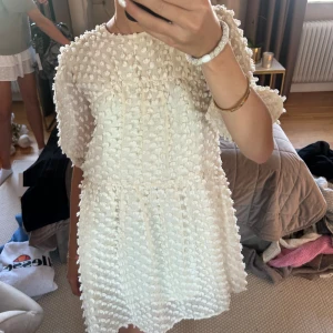 Supersöt sommarklänning - Supersöt sommarklänning från Zara. Den är slutsåld, men köpte för 750. 