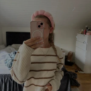 Stickad tröja från VILA - Jättefin stickad tröja från VILA, helt oanvänd 💞