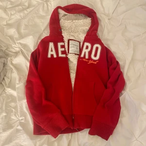 Aeropostale zipup - Jätte mysig aeropostale i storlek L men den är mindre i storlek som Medium Kom privat för fler bilder eller för att diskutera pris 