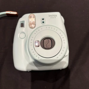 Polaroid kamera  - En instax mini 9 som funkar mycket bra, säljer denna på grund av att jag köpt en ny kamera!