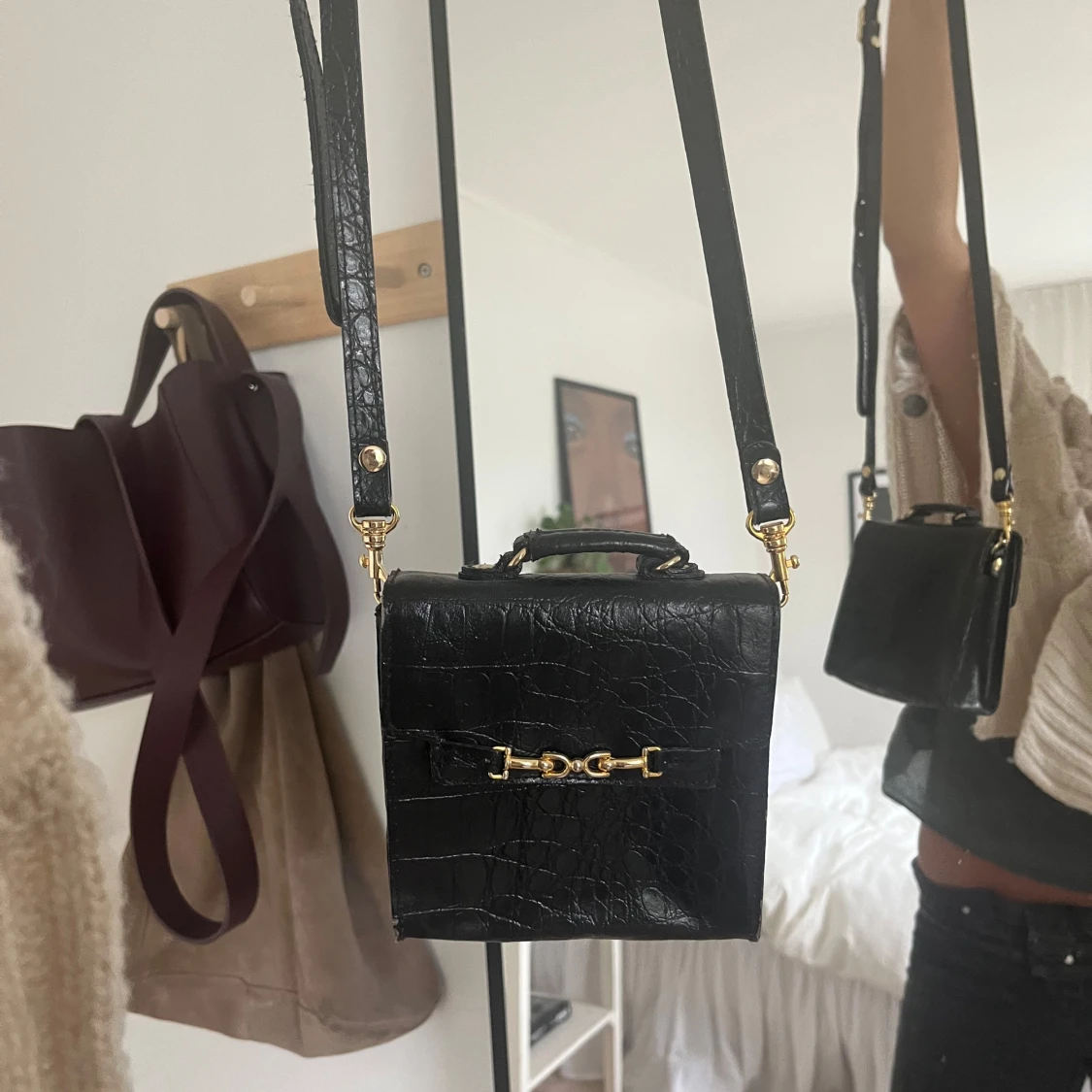 Snygg lite svart väska!!