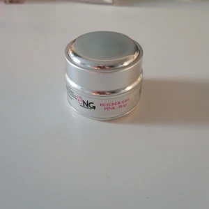 Builder gel pink - 30gr - Ett Builder gel ifrån nagelgiganten i färgen Pink. Det är 30gram och den är aldrig använd då jag tappade intresset 💖 