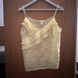 Gul topp  - Fint skick 