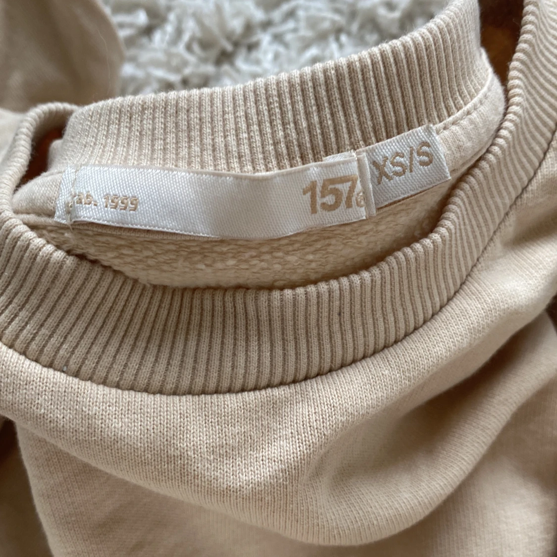 Beige mjukiströja  - 90