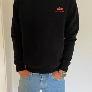 Alpha industri sweatshirt  - Alpha industri sweatshirt  Storlek S Väldigt bra skick