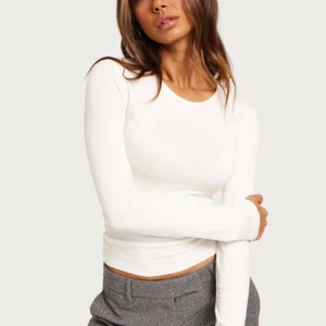 Vit baströja - !bilden är lånad! Vit baströja som ny, endast använd 1 gång ❤️ nypris 249kr