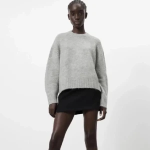 Grå stickad tröja  - Stickad från zara, använd en hel del så är lite nopprig