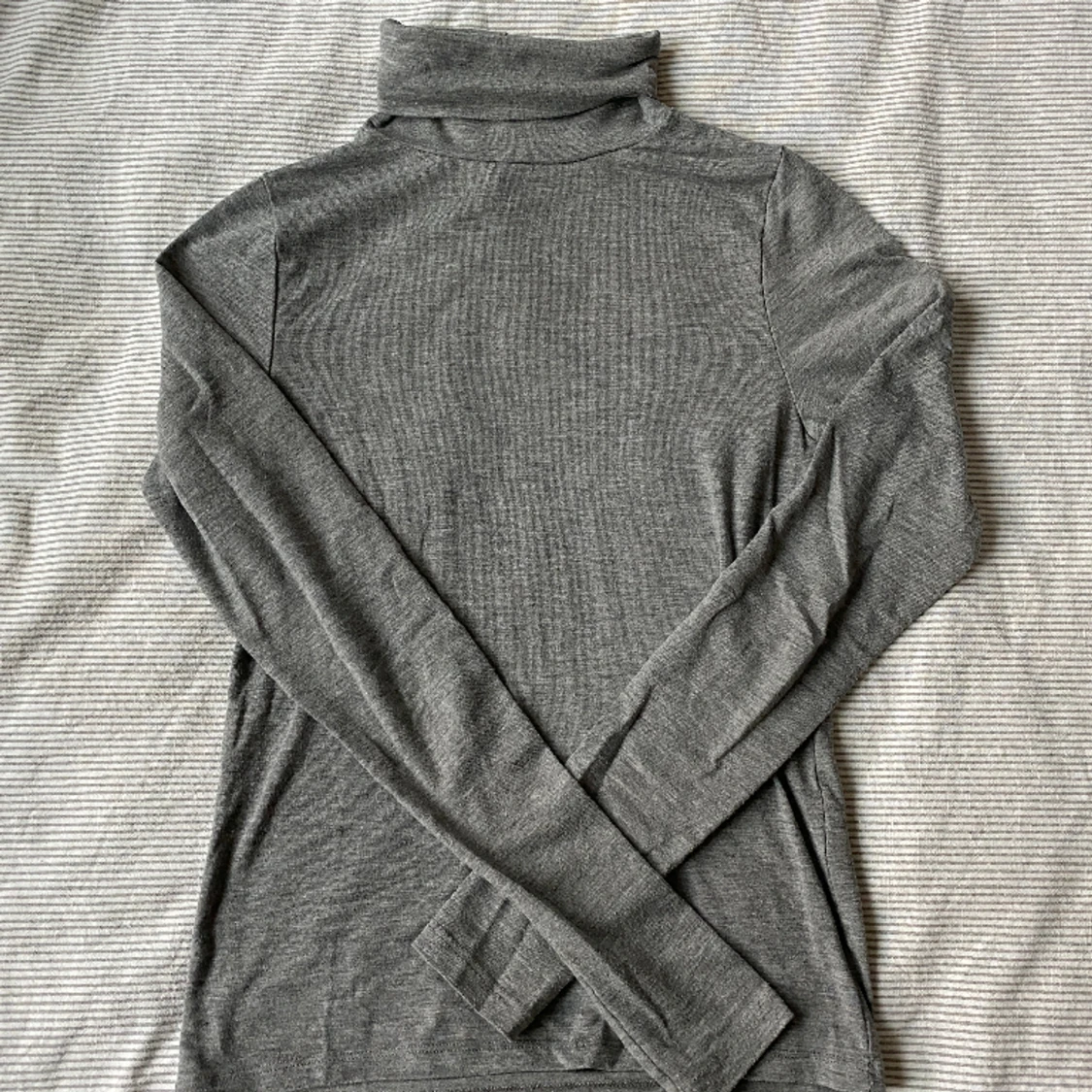 Grå polotröja