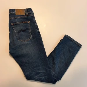 Nudie Jeans🔵 - Otroligt snygga nudie jeans🔵 Dessa är riktigt inna just nu och är en perfekt julklapp till vem som helst! I nyskick till ett dunderpris! Priset kan diskuteras, bara att fråga om ni har några funderingar😁