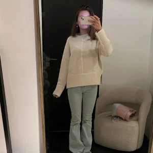 Super fin zara tröja  - Jätte fin tröja från zara. Aldrig använd med lappen kvar!💕