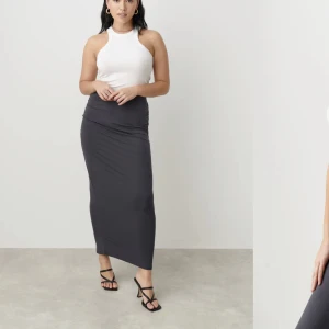 Grå långkjol  - Mörkgrå långkjol. Helt oanvänd. Hör av dig för mer information 🤍