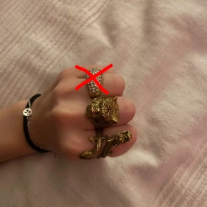 Ringar  - Två guld ringar, köpta på Gotland marknad så dem är i bra kvalite🙏🏻🙏🏻😩100 kr för båda 60 för 1