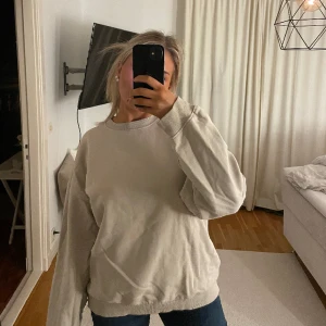 Oversize sweatshirts  - Säljer denna oversize sweatshirt från weekady i storlek xs💗 120kr + frakt 