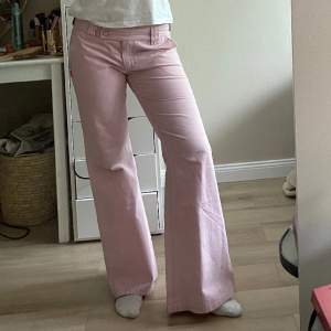 Super coola  lågmidjade rosa jeans  