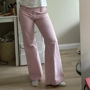 Coola lågmidjade jeans  - Super coola  lågmidjade rosa jeans  