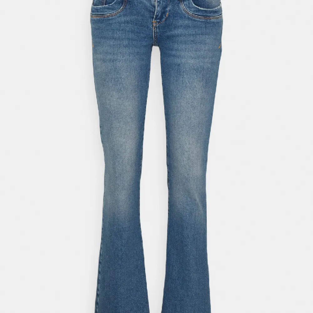 Super snygga lågmidjade bootcut ltb jeans! . Jeans & Byxor.