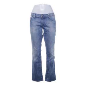 Lågmidajde jeans från Diesel! Vintage, snygga i färgen. Köpa på Sellpy men annars knappt använda. 