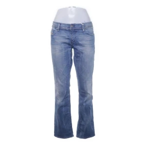 Low waist Diesel jeans  - Lågmidajde jeans från Diesel! Vintage, snygga i färgen. Köpa på Sellpy men annars knappt använda. 