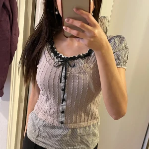 Söt blus/topp  - Super gullig ❤️lite gossip girl vibe 🎀
