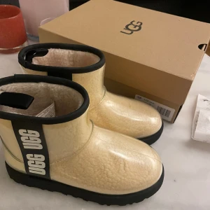 Uggs - Helt nya uggs köpta på Johansson! Vattentäta! Aldrig använda!