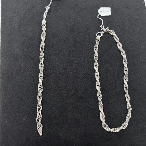 Både halsband och armband i silver - Cordell modell i silver för kvinnor. Armband: 10g 475kr Halsband: 24g 900kr