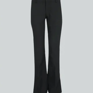 Low waist bootcut kostymbyxor - Lågmidjade kostymbyxor med utsvängda ben från bikbok! 💕Uppsydda i benen med cirka 2 cm, Skriv privat om ni har några frågor eller önskemål! Ny pris: 499kr