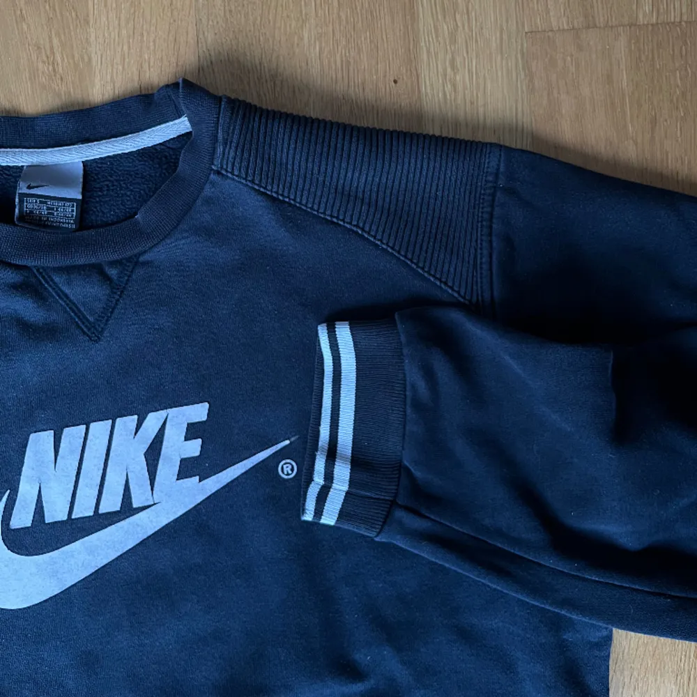 Vintage Nike sweatshirt, i mycket fint vintage skick!. Tröjor & Koftor.