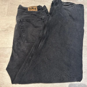Baggy jeans - Big skate - Säljer dessa svart/gråa jeans i bra kvalite  Priset kan diskuteras!