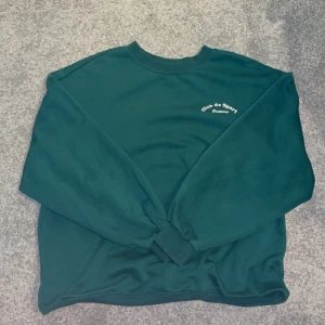 Sweatshirt   - En härlig oversize sweatshirt som inte kommer till användning längre. 
