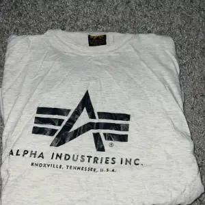 Alpha industrie tshirt tun och bekvämt matrial 