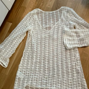 Strandklänning - Sån grej över bikinin, helt oanvänd, den är i xs men passar mig som är s, den passar säkert m också :)