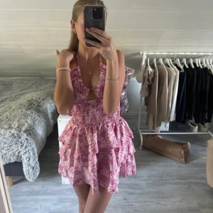 sommarklänning  - säljer min rosa korta gulliga klänning, helt oanvänd 😇💗