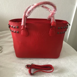 Dam Hand /Axel Väska  - Mått 37.00*24.50*14.00cm 