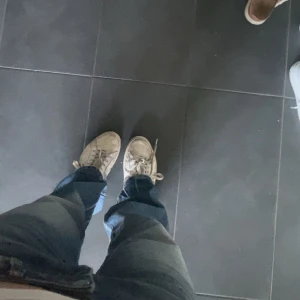 Low arrow weekday  - Weekday jeans i modellen low arrow, färgen säljs inte längre, ”vintage blue”💗