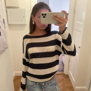 Stickad tröja  - Super fin randig stickad tröja ❤️