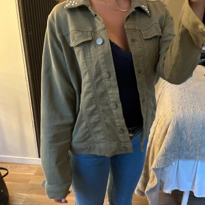 Jeansjacka - Jättefin jeansjacka som ej kommer till användning🩷Inga defekter!