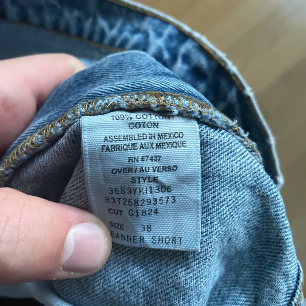 Hej! Säljer ett par riktigt najs jeansshorts från Ralph Lauren. Baggy och perfekt till sommaren! Finns i Stockholm och kan skickas! . Shorts.